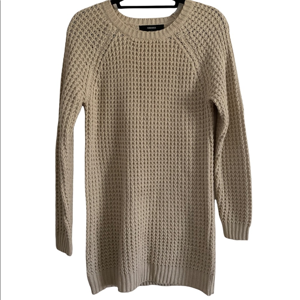 The perfect knitted sweater for the season!